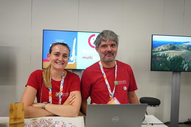 2 members of the Polylang team on WCEU sponsor booth